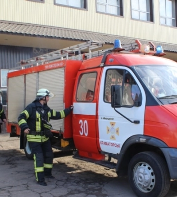 Російські дрони атакували рятувальників під час гасіння пожежі на Херсонщині
