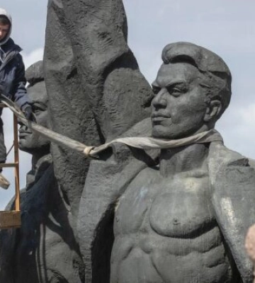 Немає вже &quot;Арки дружби народів&quot;: чому не демонтуватимуть радянський монумент