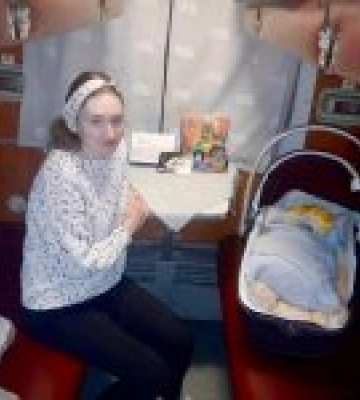 У пасажирки евакуаційного поїзда під час руху почалися пологи