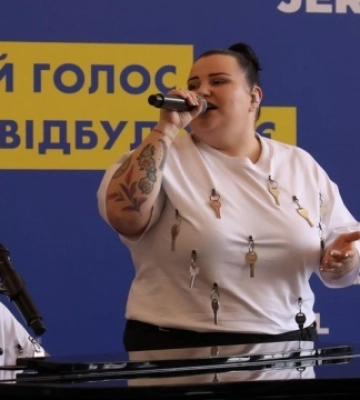Пробирает до мурашек: Jerry Heil и alyona alyona выступили с live-версией обновленной Teresa&amp;Maria