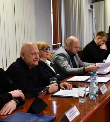 На сесії обласної ради слухатимуть прокурора та розглянуть 45 питань