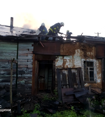 У Кролевці рятувальники ліквідували загоряння житлового будинку