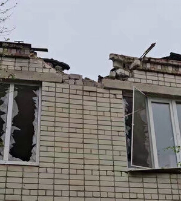 Рашисти двічі обстріляли дитсадок у Херсоні. ВIДЕО