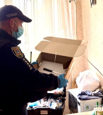 У дворі одеської багатоповерхівки тяжко поранили чоловіка