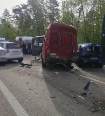 Велика ДТП у Києві: зіткнулися шість авто, пʼятеро постраждалих