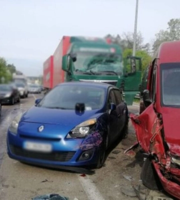 Велика ДТП у Києві: зіткнулися шість авто, пʼятеро постраждалих