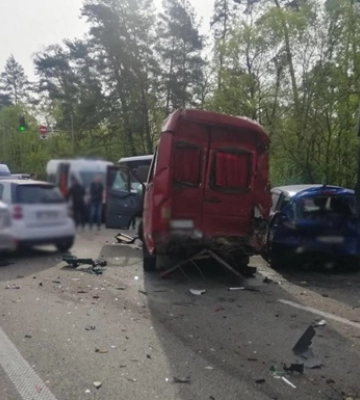 На околиці Києва сталося масштабне ДТП, є поранені