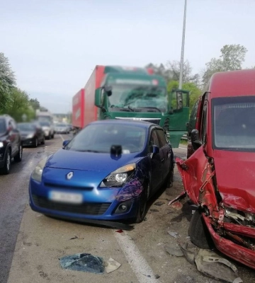 Велика ДТП у Києві: зіткнулися шість авто, пʼятеро постраждалих