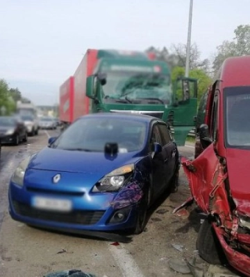 У Києві сталась ДТП за участю шести автівок