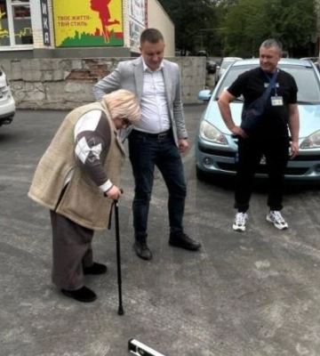 У Дніпрі людина з інвалідністю проінспектувала безбар&#039;єрність на ж/м Сокіл. Які результати