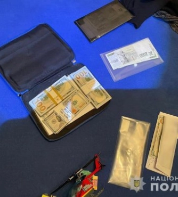 Поліція Закарпаття затримала групу озброєних зловмисників, які в масках увірвалися до будинку пенсіонерки, звʼязали її та&amp;hellip;