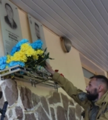 У Рівному відкрили меморіальну дошку загиблому воїну Максиму Медведєву
