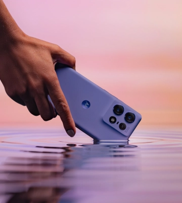 Moto Edge 50 Pro дебютував в Україні: POLED-дисплей на 144 Гц, чип Snapdragon 7 Gen 3 і камера на 50 МП за 22 999 грн