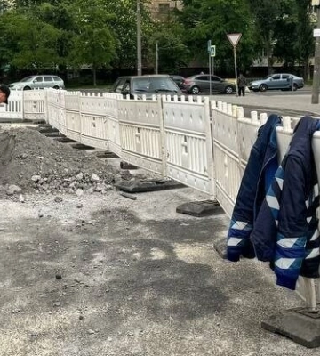 Дніпро продовжує ремонтувати дощоприймачі