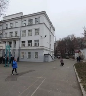 В Киеве во время обучения в школе обвалился потолок: видео