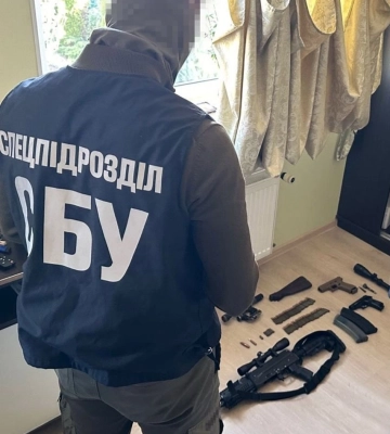 На Житомирщині СБУ і поліція затримали «чорних зброярів», які намагались продати криміналітету трофейні гранатомети та&amp;hellip;