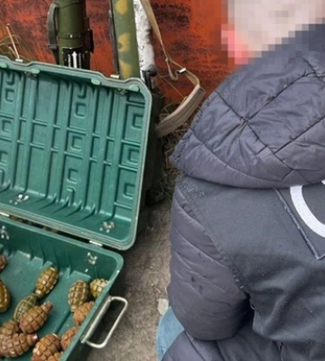 На Житомирщині СБУ і поліція затримали «чорних зброярів», які намагались продати криміналітету трофейні гранатомети та вибухівку