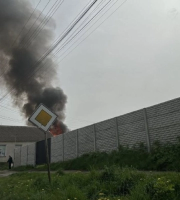 Загарбники скинули дві авіабомби на промоб&#039;єкт у Сумах