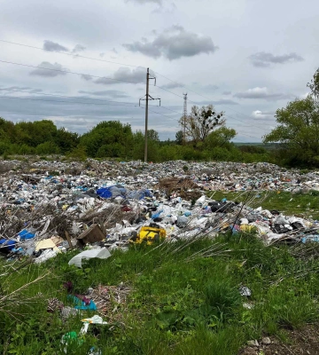 Відразу два сміттєзвалища площею 18, 5 м² виявили на Львівщині