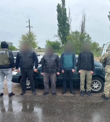На Одещині затримали групу втікачів з України та перевізника