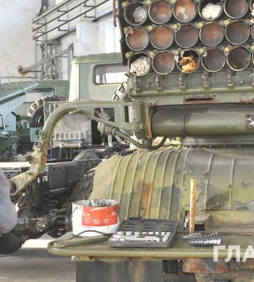 Працівники заводу «Укроборонпрому» грабували своє підприємство: виносили озброєння
