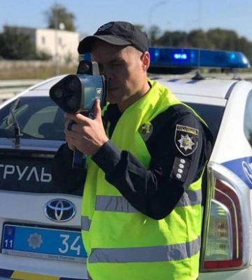 На Дубенщині патрульні контролюють дотримання водіями установлених обмежень швидкості руху