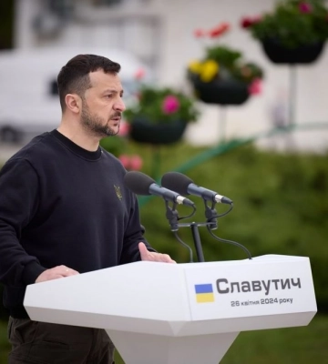 "Дякую тим, хто захистив життя 38 років тому, і тим, хто протистояв ворогу у 2022 році" - Зеленський відвідав Славутич у річницю&amp;hellip;
