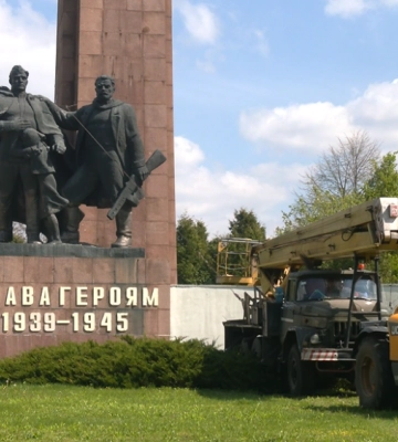 У Рівному знову встановили писанковий сад (ВІДЕО)