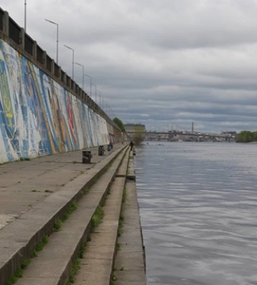 В Киеве значительно снизился уровень воды в Днепре