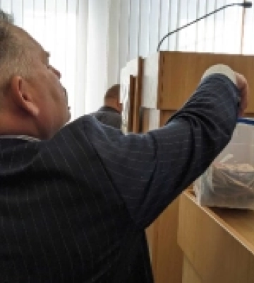 На сесії Рівнеоблради збирали гроші для ЗСУ