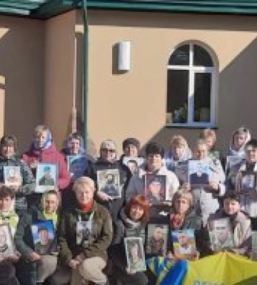Рідні загиблих Героїв встановили плити з іменами полеглих воїнів у Всеукраїнському храмі-пантеоні