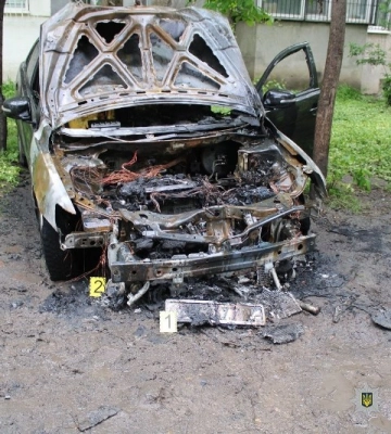В Одесі чоловікові навмисне спалили автомобіль