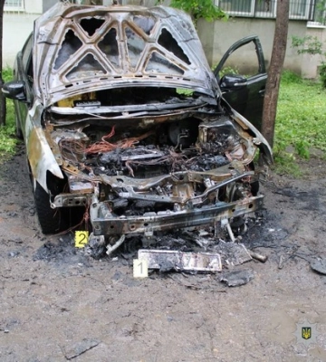 В Одесі викрили двох молодиків, які підпалили автомобіль місцевого жителя 