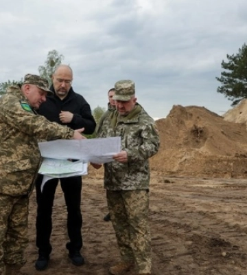 Шмигаль перевірив фортифікації на Волині