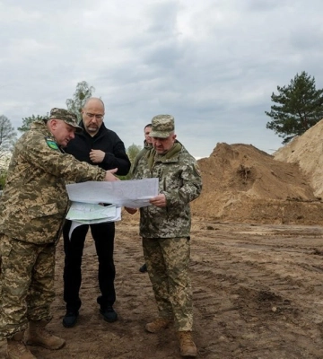 Шмигаль перевірив фортифікації на Волині