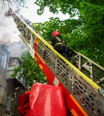 В центрі Одеси спалахнув багатоквартирний будинок