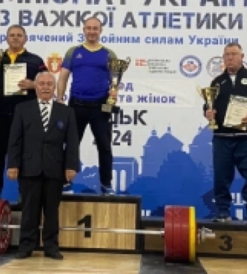 Закарпатська дівоча команда посіла друге місце на чемпіонату України з важкої атлетики у Луцьку