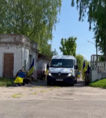 «На щиті» на Волинь повернувся загиблий Денис Скубій: рідне місто зустрічало Героя на колінах. Відео