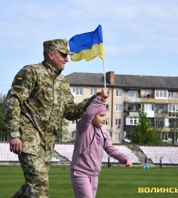 На луцькому «Авангарді» змагалися прикордонники та діти. Фото