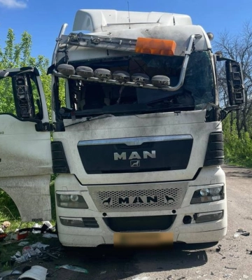 FPV-дрон ударив по вантажівці на Харківщині, водій у тяжкому стані
