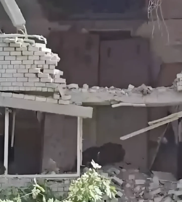 Російська армія вдарила ракетою по Херсону: частково зруйновано заклад освіти