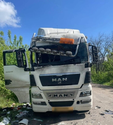 На Харківщині дрон окупантів поцілив по вантажівці: поранено водія