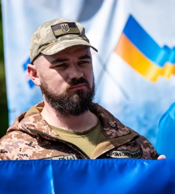 Британські волонтери привезли до Львова 30 позашляховиків для ЗСУ