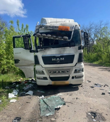 Російський дрон влучив у вантажівку на Харківщині