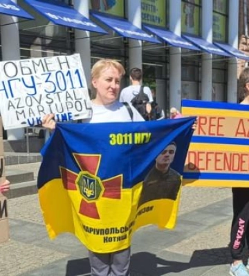 На центральній площі Дніпра провели акцію на підтримку українських військовополонених