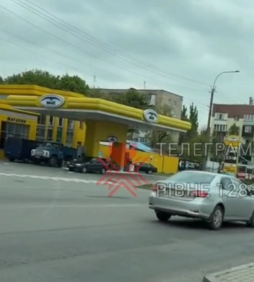 Пошкодив припаркований автомобіль і втік: у Рівному розшукали винуватця ДТП