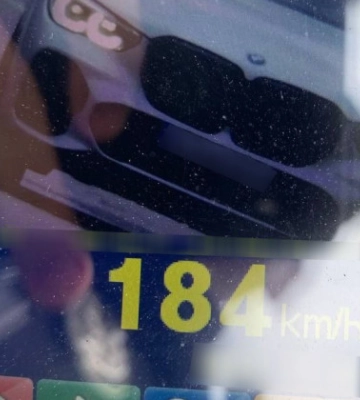 В Киеве патрульные зафиксировали автомобиль, водитель которого гнал почти 190 км в час
