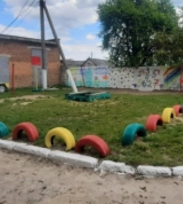 У Рожищі батьки впорядкували дитячий майданчик, просять у міського голови гойдалку. ФОТО