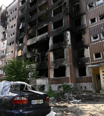 Нічний обстріл Харкова. Армія РФ пошкодила історичну будівлю та школу в центрі міста — мер