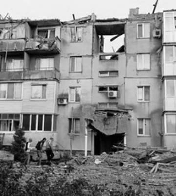 На Запорожье оккупанты ударили по жилому дому: среди погибших - мать с двумя детьми